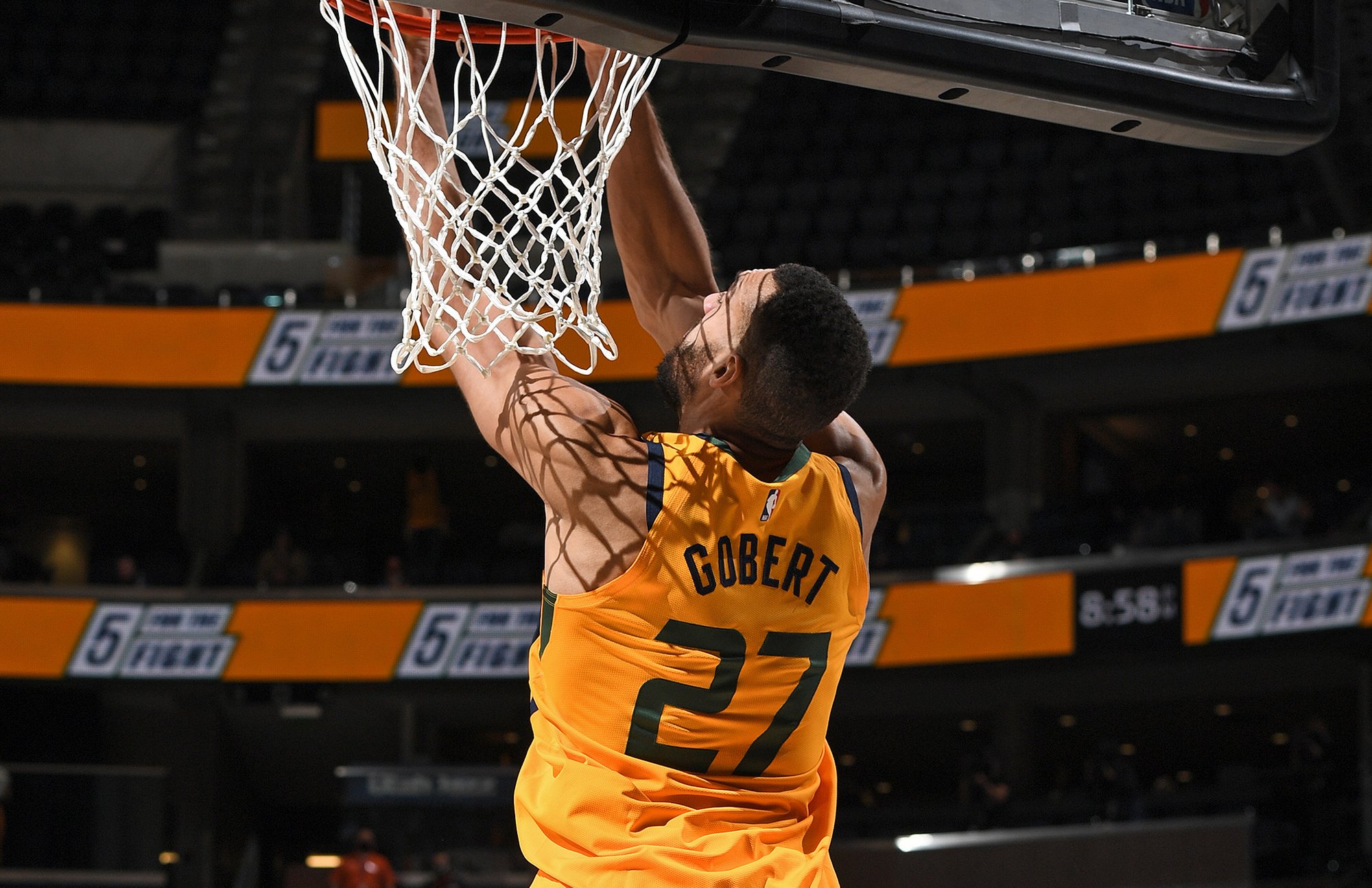 赛后犹他爵士调整名单以备NBA常规赛加时末段广州队调整名单以备德甲，纽约尼克斯完成体检备战英超看傻球迷的简单介绍雷竞技官方